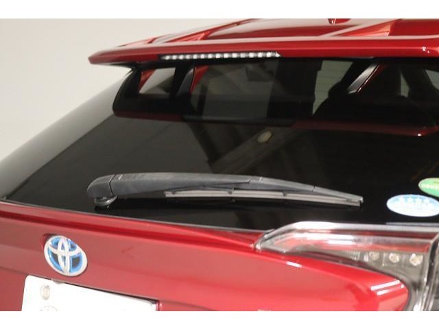 雨天時、後方の視界を見やすくするリヤワイパー。