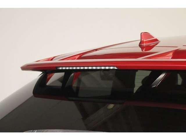 目線の高さに近いストップランプが、後続車にブレーキを踏んだことを知らせるので安全性もUPします。