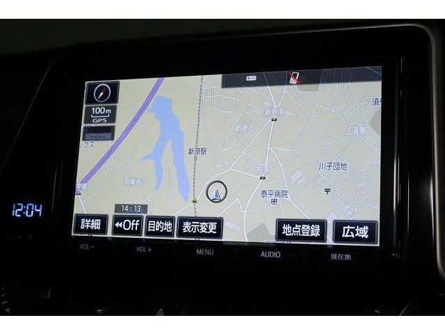 ナビを装備！　施設名などから、すぐに最適ルートを検索します。（機種によりナビやコネクトサービス等ご利用の際は、別途契約が必要となる場合があります）