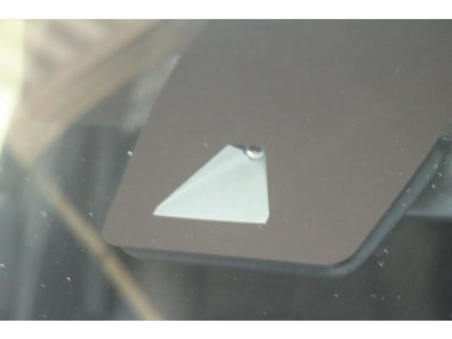 『衝突被害軽減システム』付き！　衝突回避や被害の軽減をサポートします。