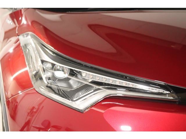 視認性が良く、信頼性も高いLEDヘッドライトです。