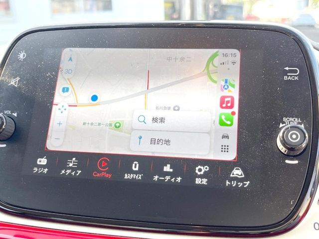●Apple　Car　Play：スマホとの有線接続で、ナビ・オーディオ再生などスマホのアプリ機能が画面でも使える便利機能です！