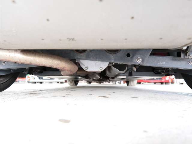 ご予約制になりますがリフトにて下回りの状態も確認いただけます！とにかくできる限り正確な状態をお届けするよう努めています！