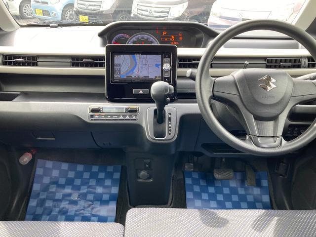 インパネ回りです。インパネシフト採用で足元空間が広々しています。広々とした空間は運転の疲れを軽減します♪