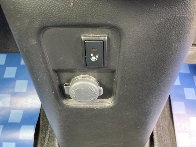 運転席にはシートヒーター機能が付いています。寒い日の心強い味方です♪