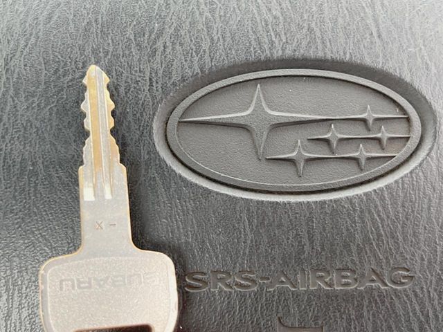 【キーレス】少し離れた場所からでもボタン一つでドアの開錠・施錠ができるのでとっても便利！ドアの鍵穴周りに傷をつけることもありません