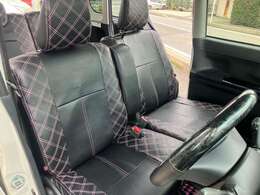運転席　助手席ともにキレイです。タバコなどの臭いもなくキレイです。シートカバーついてます。