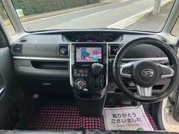 大きなフロントガラスで視界が広く運転しやすいです。