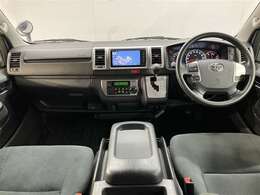 弊社の商品車両は横浜本牧にあります本部で隅々までチェックを行い、トヨタの厳しい商品基準をクリアした厳選した車両を展示しています。