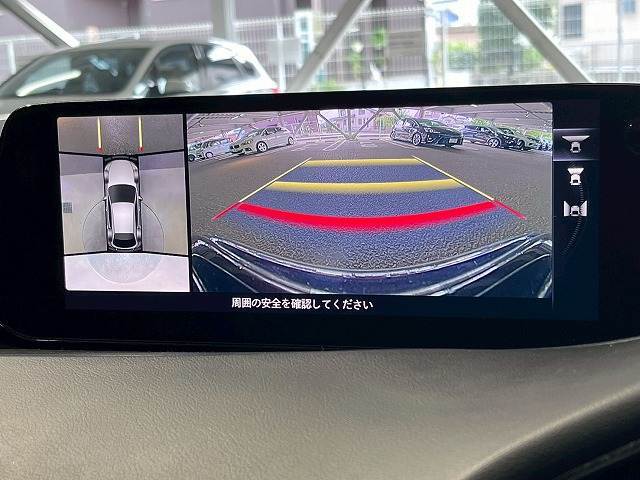 【全周囲モニター】を装備しております。リアの映像がカラーで映し出されますので日々の駐車も安心安全です。