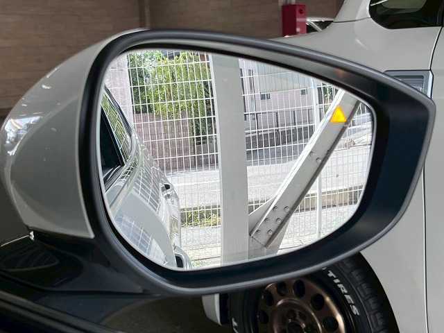 【プリクラッシュセーフティ】搭載しております。広い速度域で、警報とブレーキアシスト！