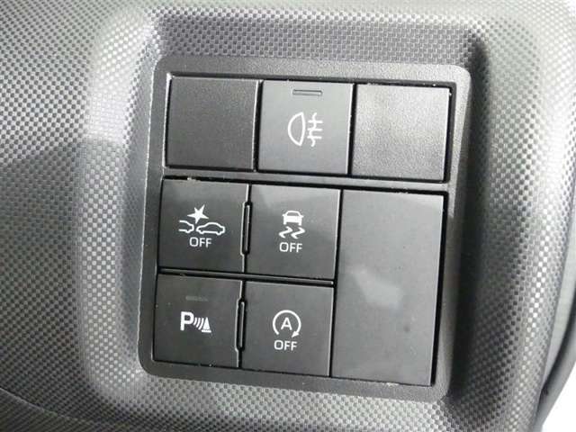 クリアランスソナー付き。ピッピッピとブザーでお知らせ！曲がり角や壁際に駐車する時に便利ですね♪