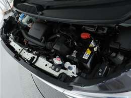 エンジンは車の心臓部分です。このエンジンルームが汚いとトラブルの基になります。当店は専用の液剤を使って徹底的に綺麗にします。