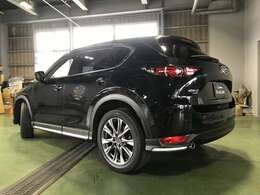 法定整備費用は本体価格に含まれております。洗練されたサービススタッフが法定整備を実施し、必要に応じて交換・修理作業を施したうえで、安心してお乗りいただける状態にしてお引渡し致します。