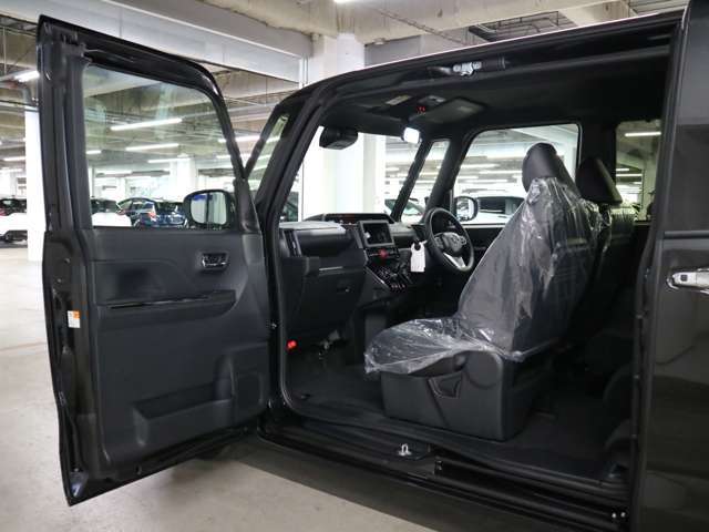 ご納車前のボディガラスコーティングも専門の業者が常駐しておりクオリティの高いコーティングを低価格にてご提供しております♪