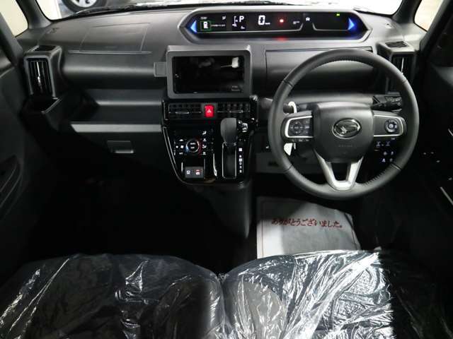 業者によるルームクリーニング実施☆室内の細かい所からエンジンルームまでキレイになった状態でお渡し致します♪