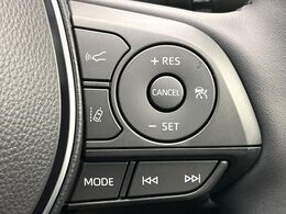 【レーダークルーズコントロール】高速道路での長距離走行が楽に！！自動で速度を保つクルーズコントロールが、衝突軽減システムと連携し、前方の車両を感知して車間を保つように速度調節してくれます！！