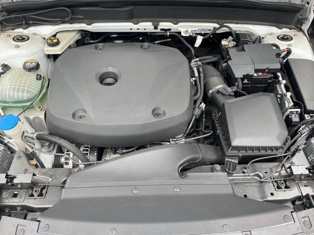 ご納車前に、店舗に併設された整備工場にて点検整備を行います。ボルボ車を熟知したテクニシャンが、ディーラーならではの安心感をご提供致します。