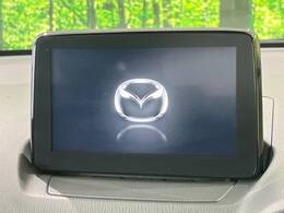 【マツダコネクトナビ】車内の雰囲気にマッチした一体型タイプのナビ。各種車輌設定やBluetooth再生等、様々な機能が楽しめます。直感的なダイヤル操作が可能で、使い勝手も良好です。