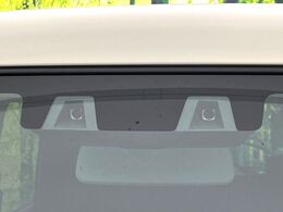 【スズキ　セーフティサポート】走行中に前方の車両等を認識し、衝突しそうな時は警報とブレーキで衝突回避と被害軽減をアシスト。より安全にドライブをお楽しみいただけます。