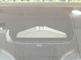 【トヨタセーフティセンス】走行中に前方の車両等を認識し、衝突しそうな時は警報とブレーキで衝突回避と被害軽減をアシスト。より安全にドライブをお楽しみいただけます。