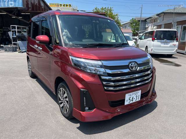 ワイドなボディなのに、スッキリしたフォルム！！カスタム車ならではのメッキ使用のフェイスがかっこいい！