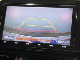 【バックカメラ】駐車時に後方がリアルタイム映像で確認できます。大型商業施設や立体駐車場での駐車時や、夜間のバック時に大活躍！運転スキルに関わらず、今や必須となった装備のひとつです！