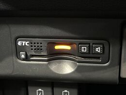 【ETC】高速道路の料金所をストレスなく通過！話題のスポットやサービスエリアに多い「スマートIC」利用時は必須のアイテムです。当店でセットアップを実施、ご納車当日からすぐにご利用いただけます！