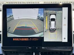【パノラミックビューモニター】クルマを真上から見下ろした視点で駐車をサポートします。クルマの斜め後ろや真横など、いち早く障害物に気が付くことができます。