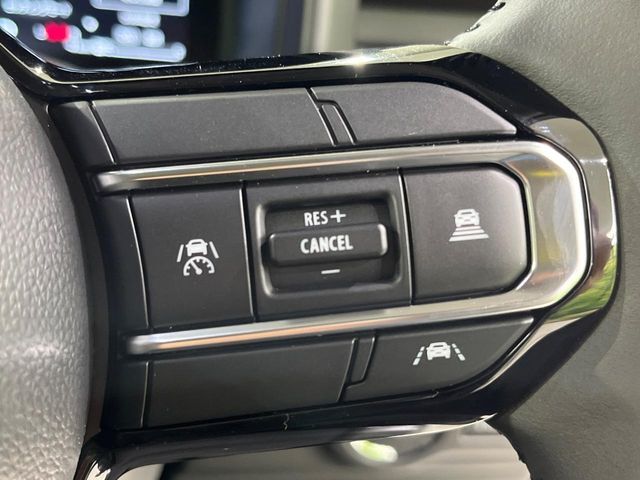 【アダプティブクルーズコントロール】高速道路での長距離走行が楽に！！自動で速度を保つクルーズコントロールが、衝突軽減システムと連携し、前方の車両を感知して車間を保つように速度調節してくれます！！