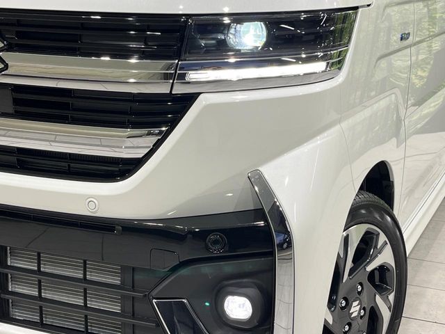 【LEDヘッドライト】悪天候や夜間走行時も良好な視界を確保し安心して運転できる高輝度LEDヘッドライトを装備！点灯速度が早く、消費電力も抑えられています。