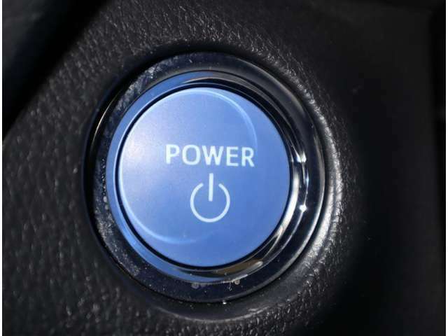 ブレーキを踏みながらボタンを押してエンジンスタート。スマートシステムのエンジン始動です。