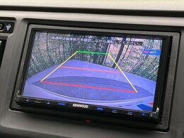 【バックカメラ】駐車時に後方がリアルタイム映像で確認できます。大型商業施設や立体駐車場での駐車時や、夜間のバック時に大活躍！運転スキルに関わらず、今や必須となった装備のひとつです！