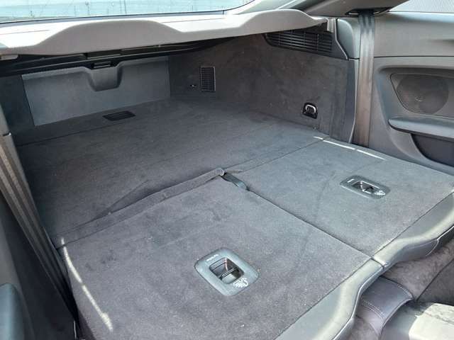 LIBERALAでは多種多様の車種をご用意させていただいております。お客様がご納得いくまで、そのお車の持つ特性を五感すべてで感じ取っていただける場をご提供します。