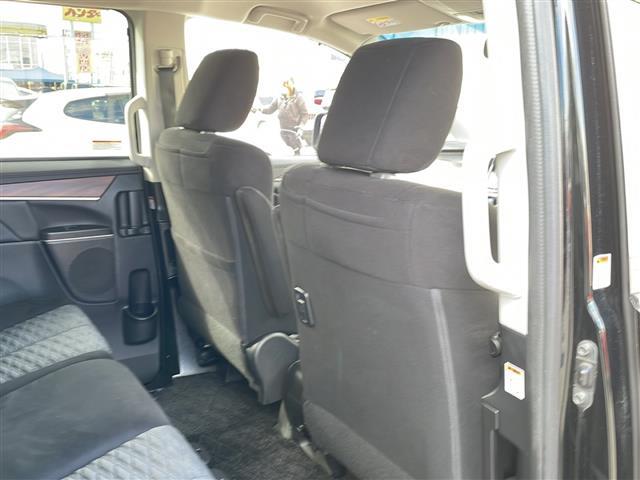 【後部座席】後席もゆったりドライブを楽しめます。ガリバーでご購入いただきましたら、内外装はプロこだわりのクリーニングで清潔なおクルマでご納車させていただきます！店舗での現車確認も承っています！