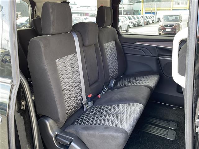 【後部座席】後席もゆったりドライブを楽しめます。ガリバーでご購入いただきましたら、内外装はプロこだわりのクリーニングで清潔なおクルマでご納車させていただきます！店舗での現車確認も承っています！