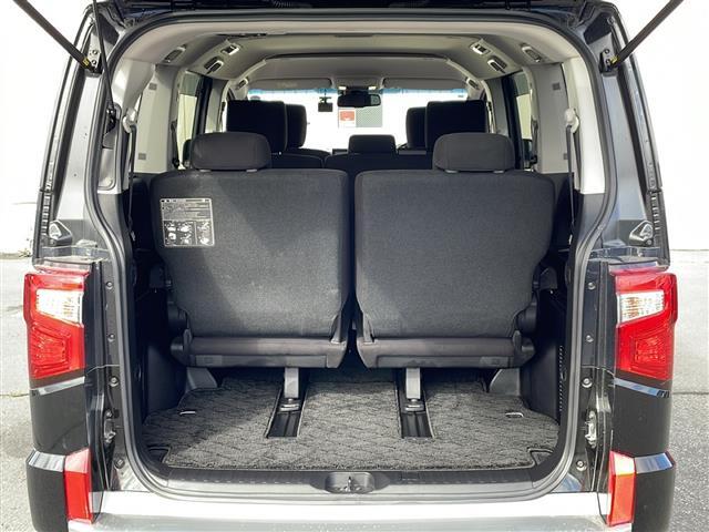 【トランク】積み込みやすくて、たっぷり積める荷室です。シートアレンジできるものは、乗車人数と荷物の量や大きさによってシートを動かすことができるので、より快適なドライブが可能です！