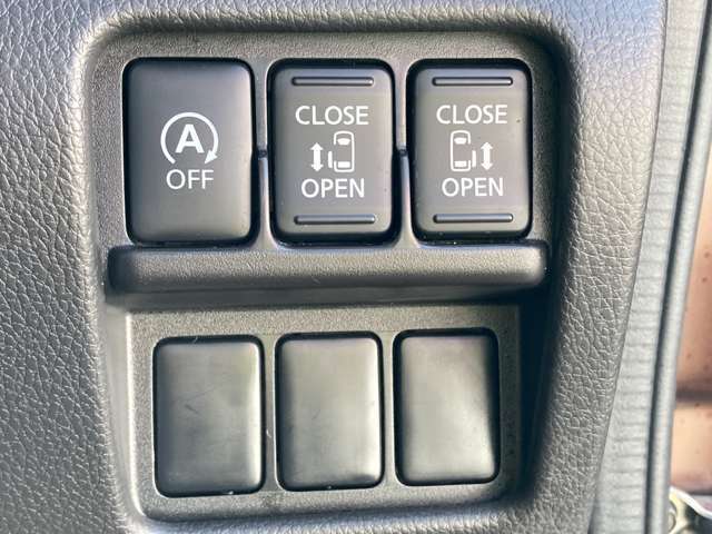 両側オートスライドドア☆運転席からもボタン操作で開閉することが出来ます。
