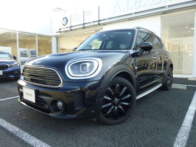 弊社ではせっかくご来店いただきましても商談などにより展示・保管店舗が複数御座いますので、現車確認・ご試乗などをご希望の際には、事前にお問い合わせの上ご確認下さいます様、お願い申上げます。