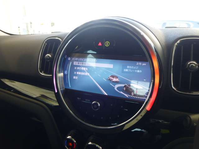 安心のネットワーク。全国のMINI正規ディーラーのサービスセンターで整備・保証修理を受けることができます。