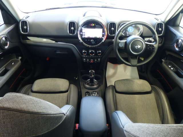 弊社では全車両の事前点検整備を行っております。またご納車前に再度点検整備を行い、全国ご自宅前までご納車致します。正規ディーラーならではのクオリティと安心をお届けしております！