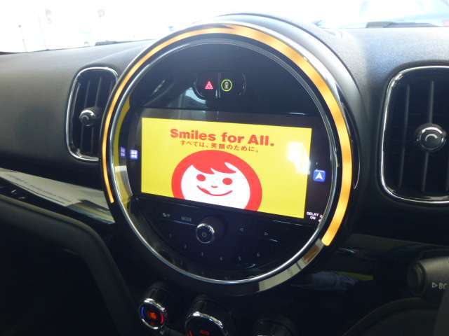 MINI自動車保険も取り扱っております。MINI自動車保険にご加入いただくと、万一のトラブルを24時間365日サポートするエマージェンシー・サービスの　【プレミアム】　をご利用いただけます。