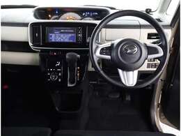 高いホールド性で運転姿勢が安定します。長距離ドライブでも疲れにくいのが魅力です。快適なドライビングライフをお送りください♪