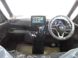 【内装】専任のスタッフが車内を隅々までクリーニング。清潔で綺麗なお車をお届けできるよう一層心掛けております。