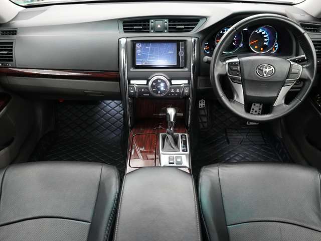 シートカバーが装着されております！ご納車前にはスタッフによる徹底的なクリーニング後ご納車させていただきます！気になる方は店頭へ現車確認にご来店ください！遠方の方は写真でのやり取りも可能です！