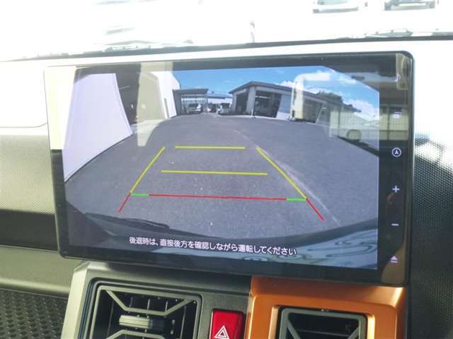 安心のバックモニター付き。
