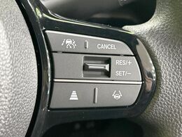 【アダプティブクルーズコントロール】高速道路での長距離走行が楽に！！自動で速度を保つクルーズコントロールが、衝突軽減システムと連携し、前方の車両を感知して車間を保つように速度調節してくれます！！