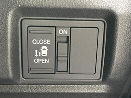 【パワースライドドア】スマートキーや運転席のスイッチでスライドドアの開閉が可能♪電動だから力を入れてドアを開ける必要が無く、小さいお子様でも、重い荷物を持っている時もラクに開け閉めできます♪