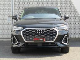 AUDIの特徴シングルフレームグリルは力強さとエレガントな雰囲気を醸し出します。