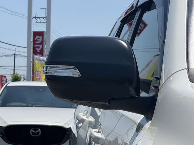 【電動格納式ミラー】ボタンでドアミラーの開閉が可能！